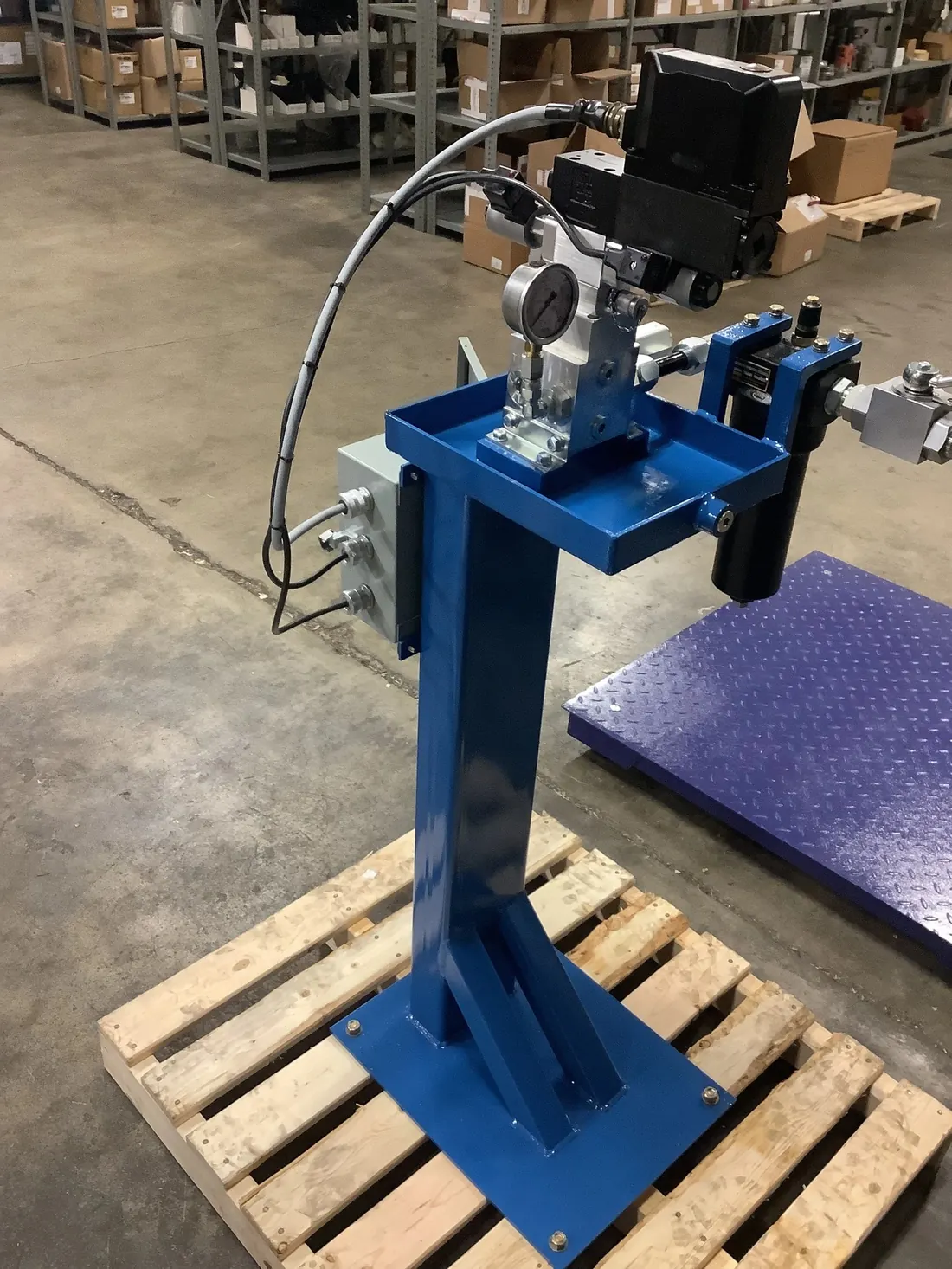 EDGE hydraulic valve stand