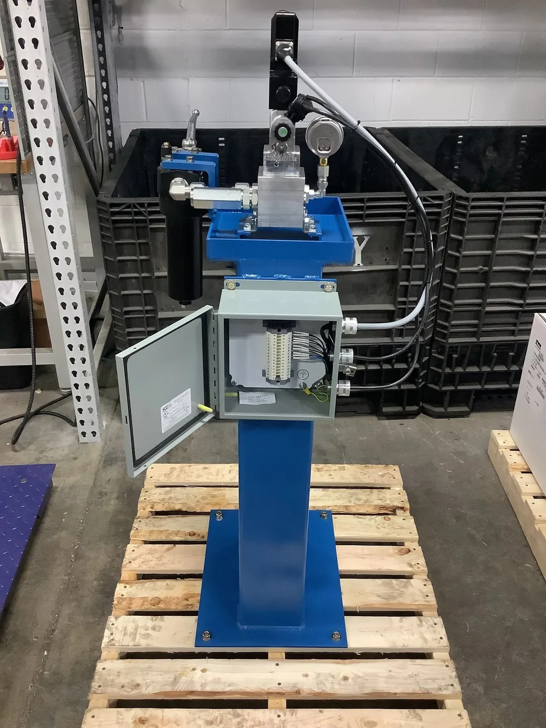 EDGE hydraulic valve stand